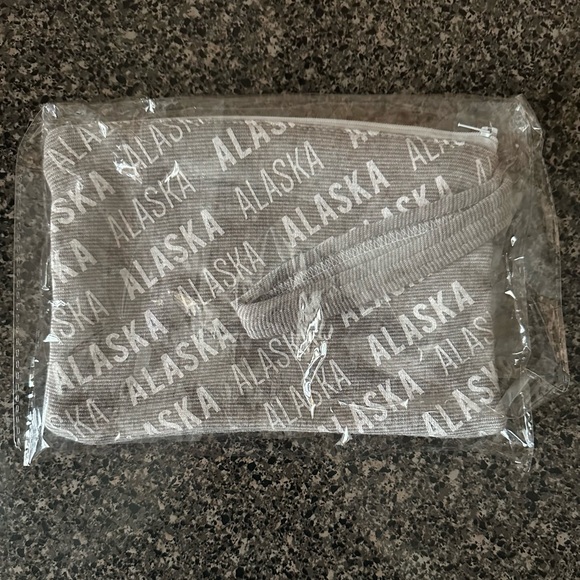 Alaska Zip Pouch/Wristlet - Picture 3 of 4